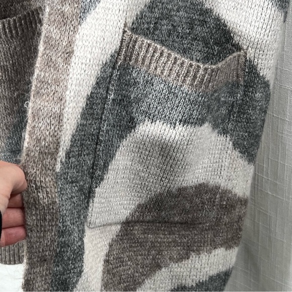 Happily Grey NWT Long Soft Abstract Neutral Colors Swirl Design Cardigan Sz S - Picture 7 of 14